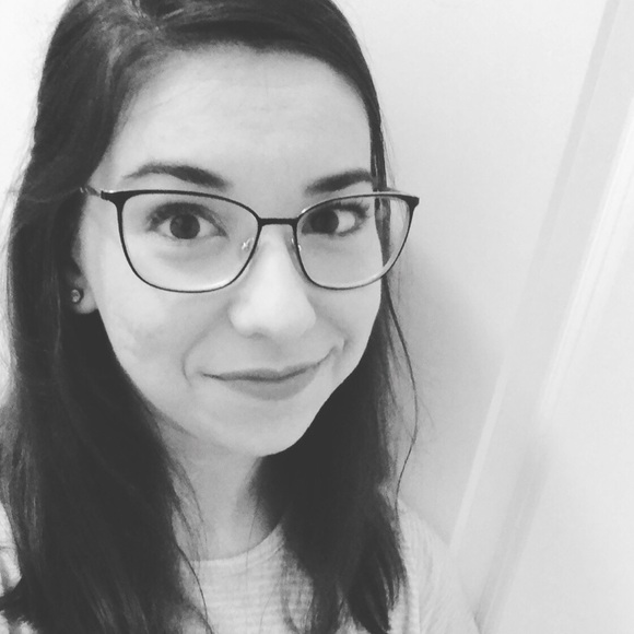 Meet your Posher, Alexandra - Picture 2 of 2